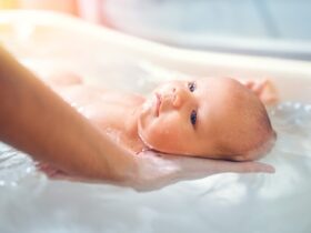 kąpiel noworodka - jaka woda w kąpieli?